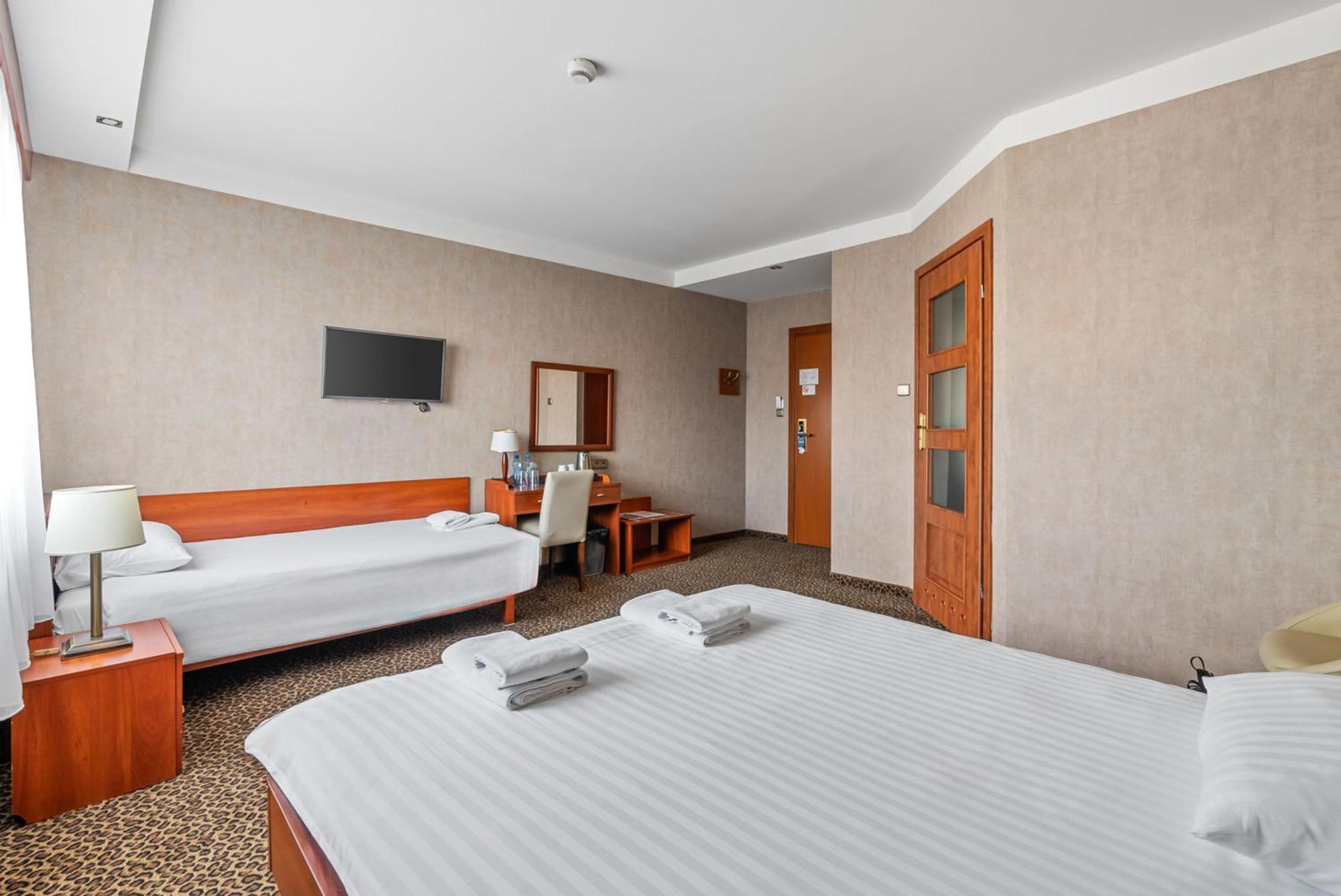 Hotel Diament Vacanza Katowice - Siemianowice Семяновице-Слёнске Экстерьер фото